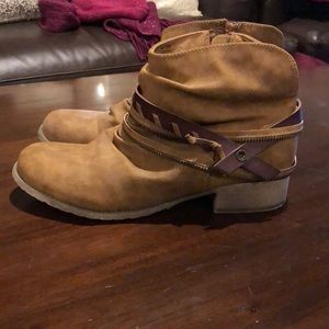 Maurice’s slide on boots size 9